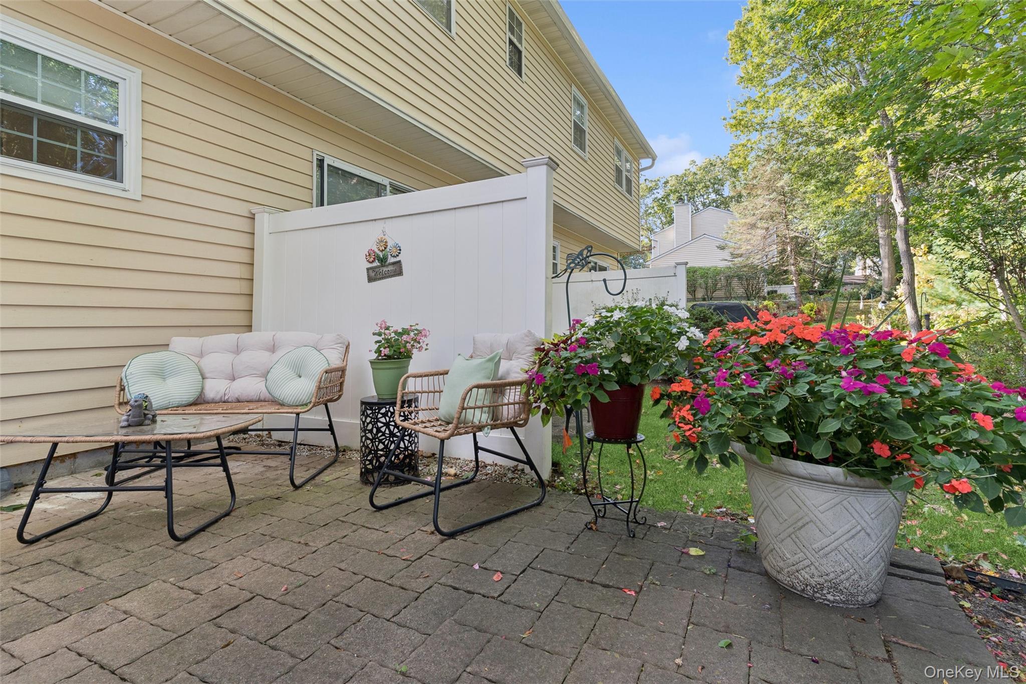 #20 photo, 22 Huntington Commons, 东长岛 Yaphank , NY 11980