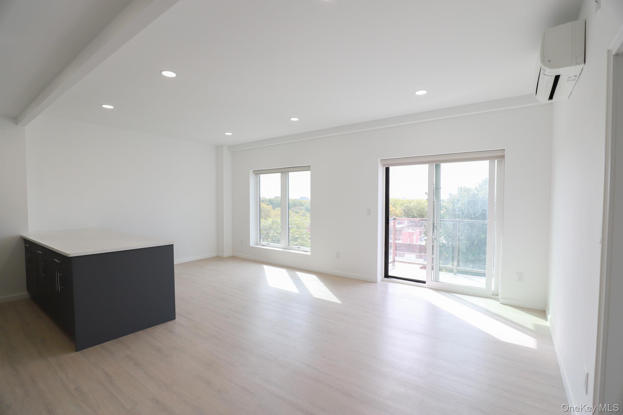 #3 photo, 42-78 Main Street, クイーンズ区 Flushing , NY 11355