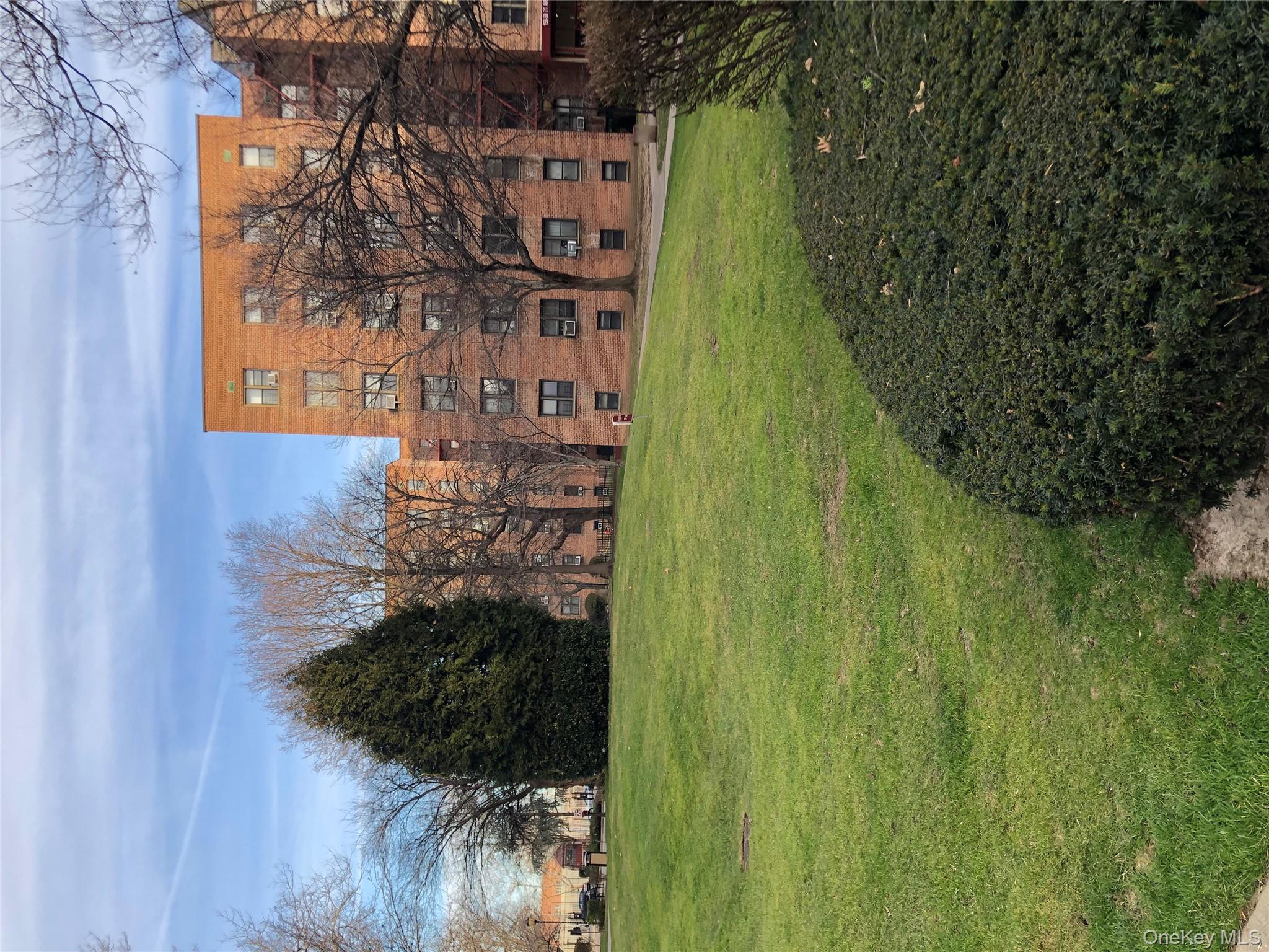 #2 photo, 150-25 72 nd Road, クイーンズ区 Kew Garden Hills , NY 11367