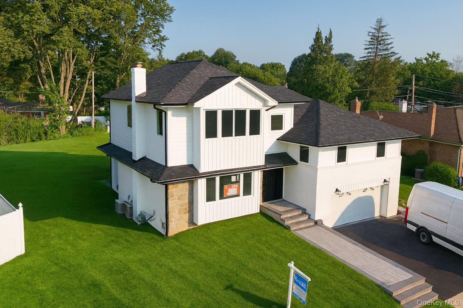 #1 photo, 2040 Wellington Court, ナッソー郡 Westbury , NY 11590