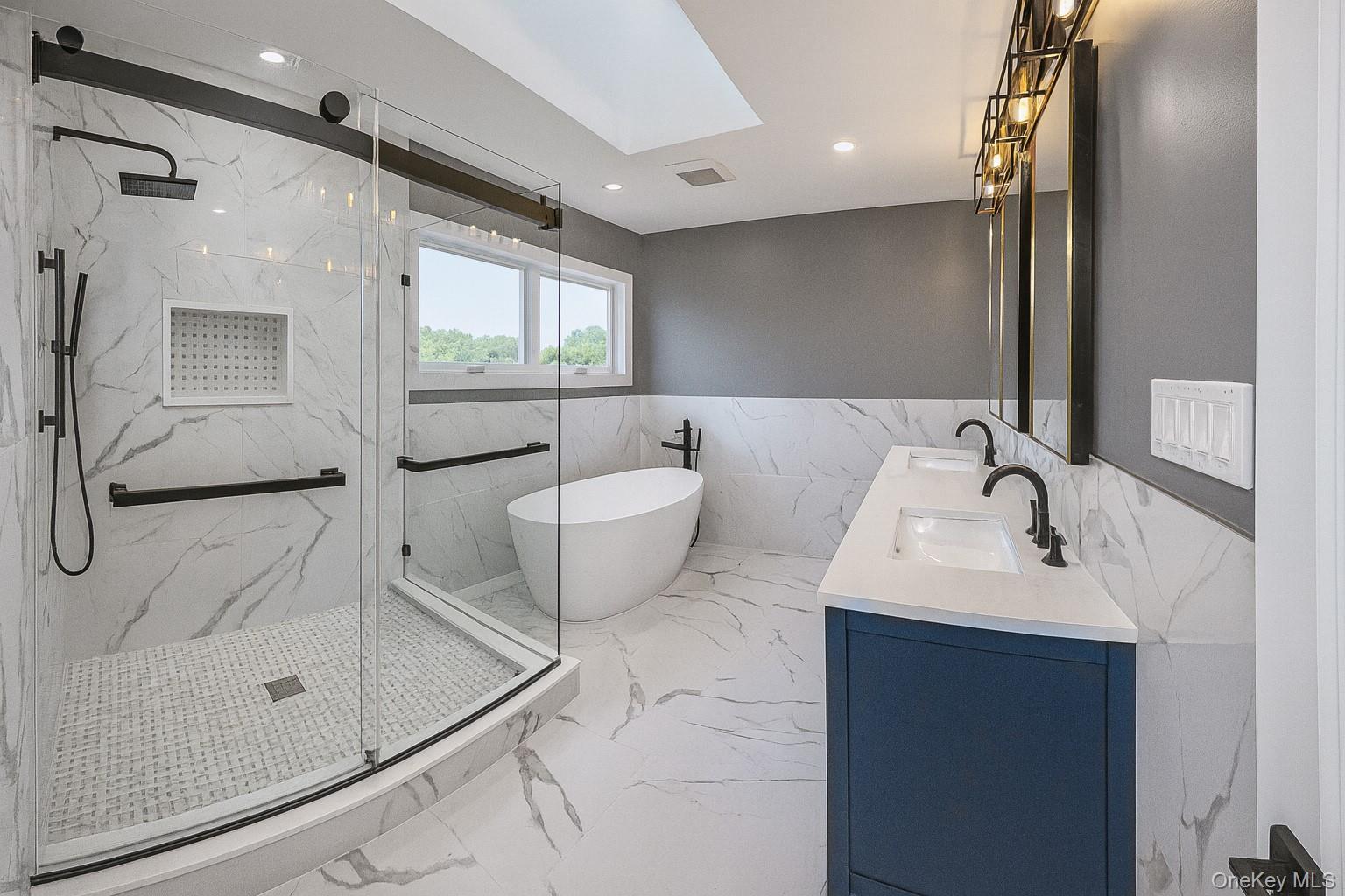 #13 photo, 2040 Wellington Court, ナッソー郡 Westbury , NY 11590