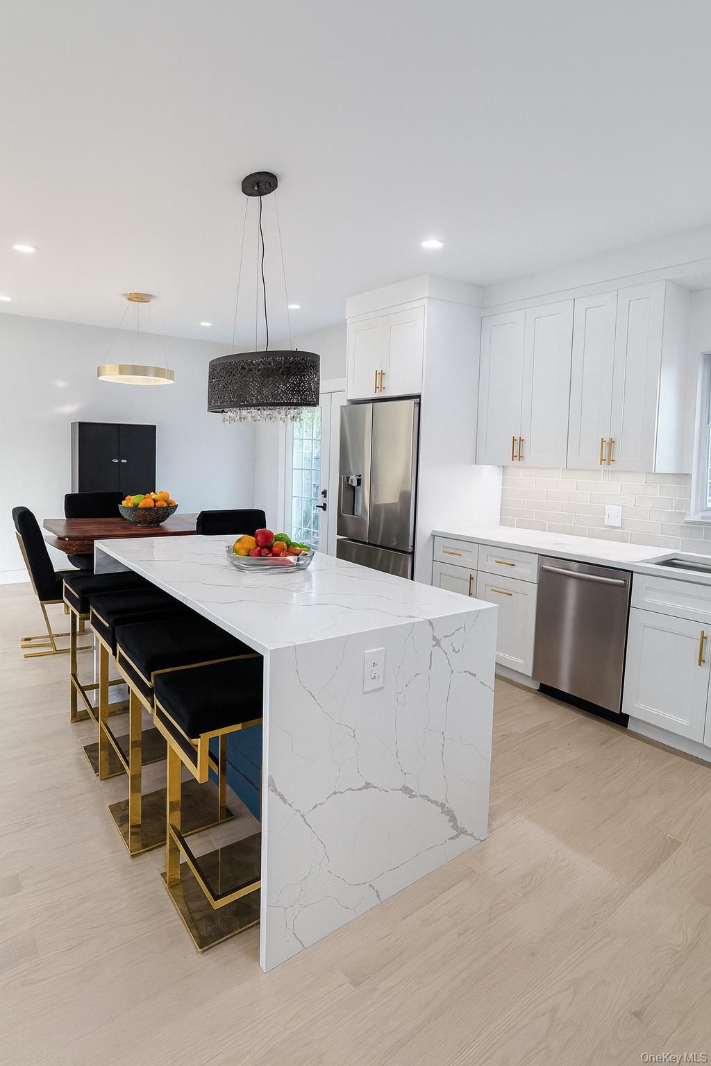 #4 photo, 2040 Wellington Court, ナッソー郡 Westbury , NY 11590