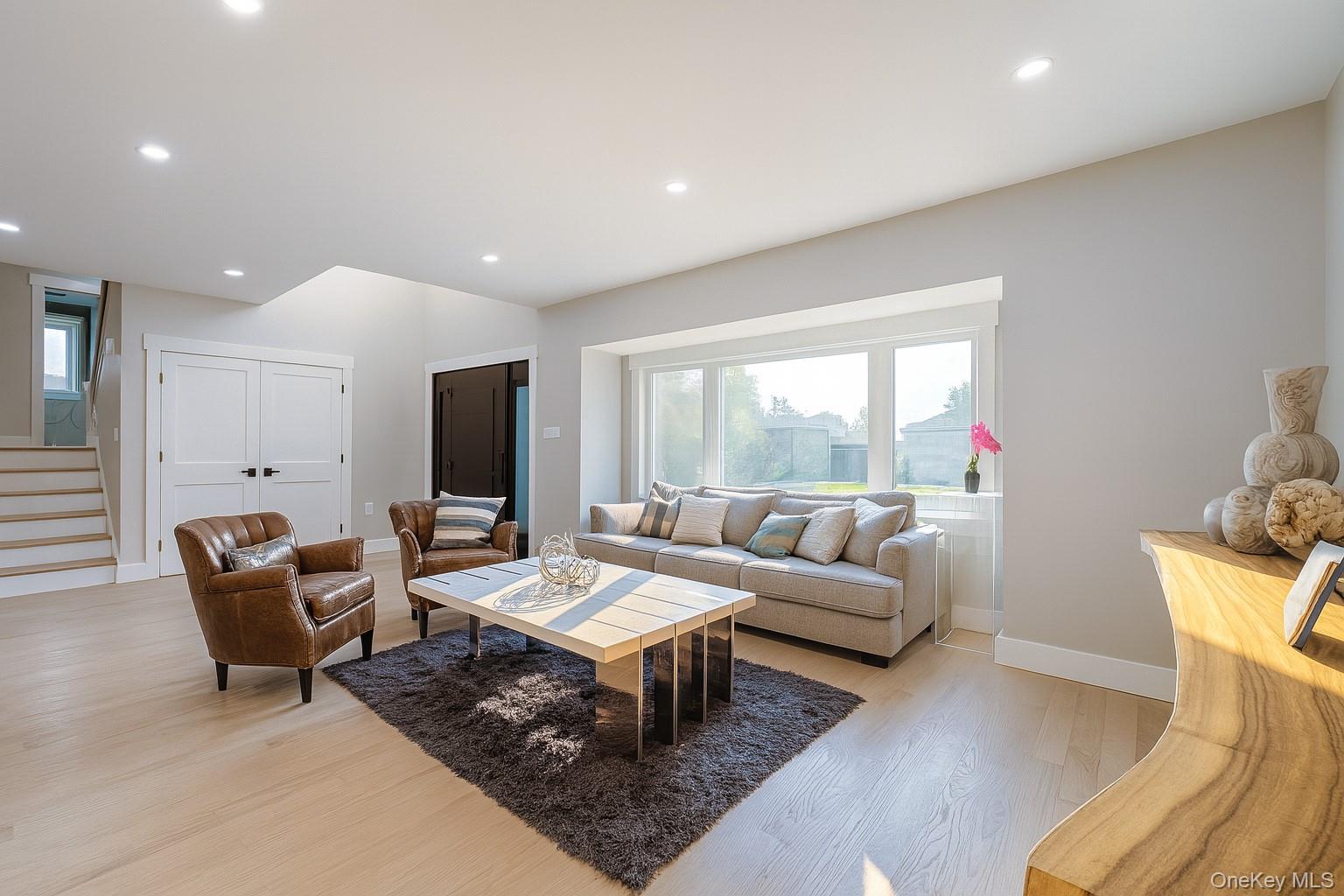 #6 photo, 2040 Wellington Court, ナッソー郡 Westbury , NY 11590