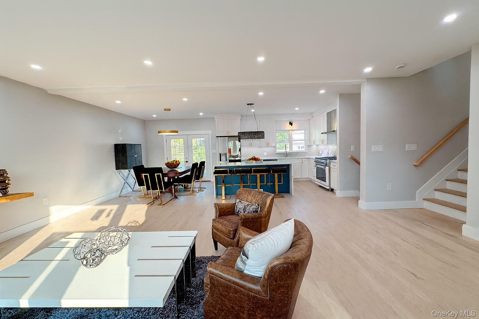 #7 photo, 2040 Wellington Court, ナッソー郡 Westbury , NY 11590