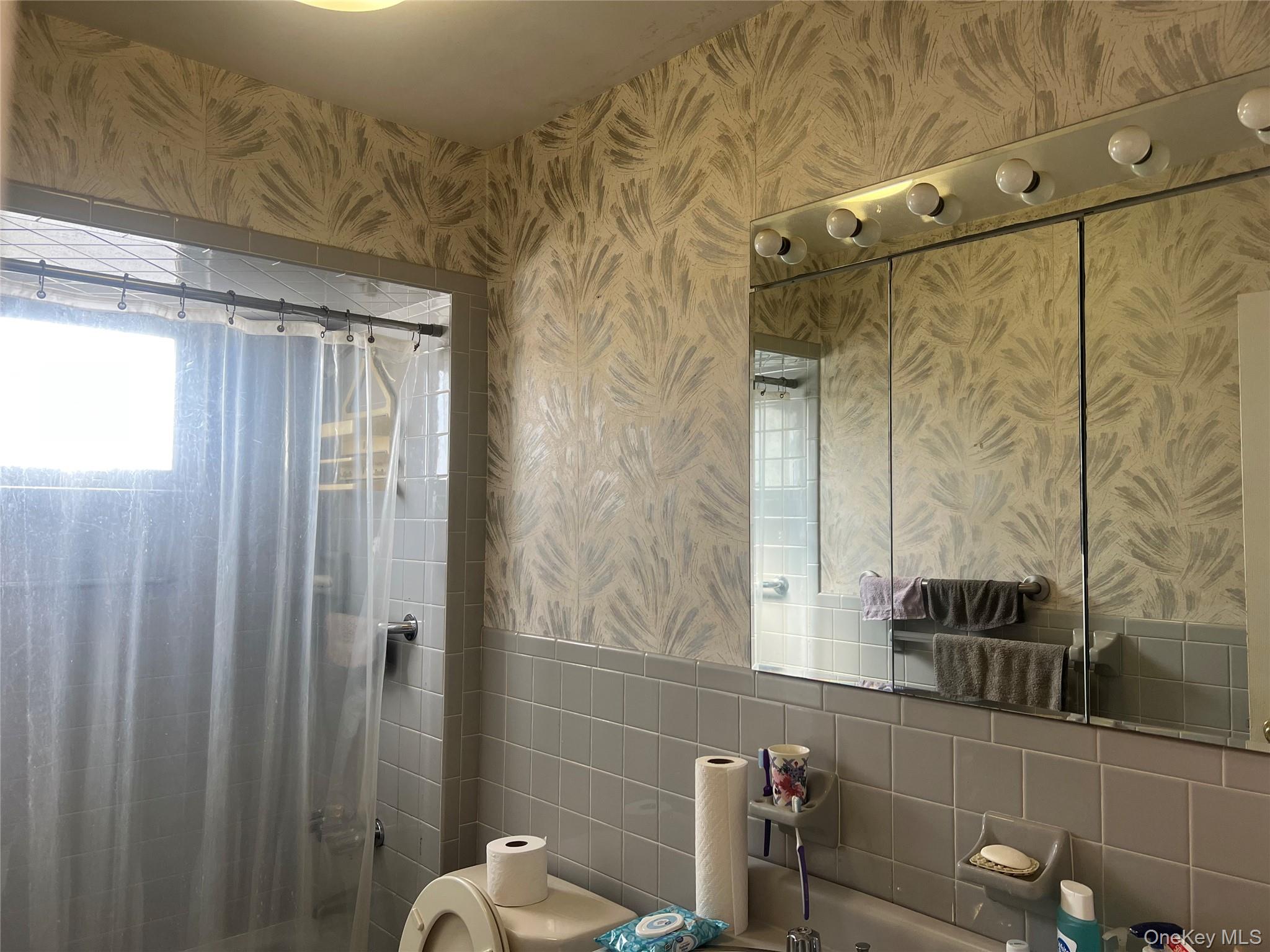 #3 photo, 86-38 54 Avenue, Elmhurst , NY 11373