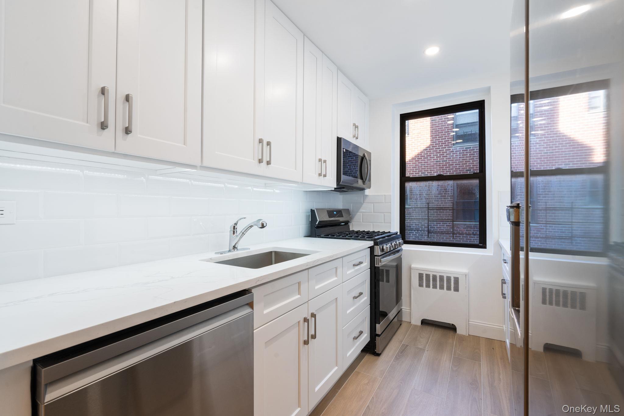 #12 photo, 32-25 88 St., クイーンズ区 East Elmhurst , NY 11369