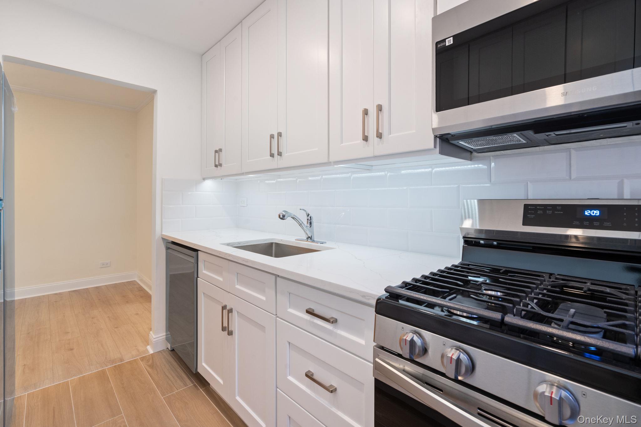 #14 photo, 32-25 88 St., クイーンズ区 East Elmhurst , NY 11369