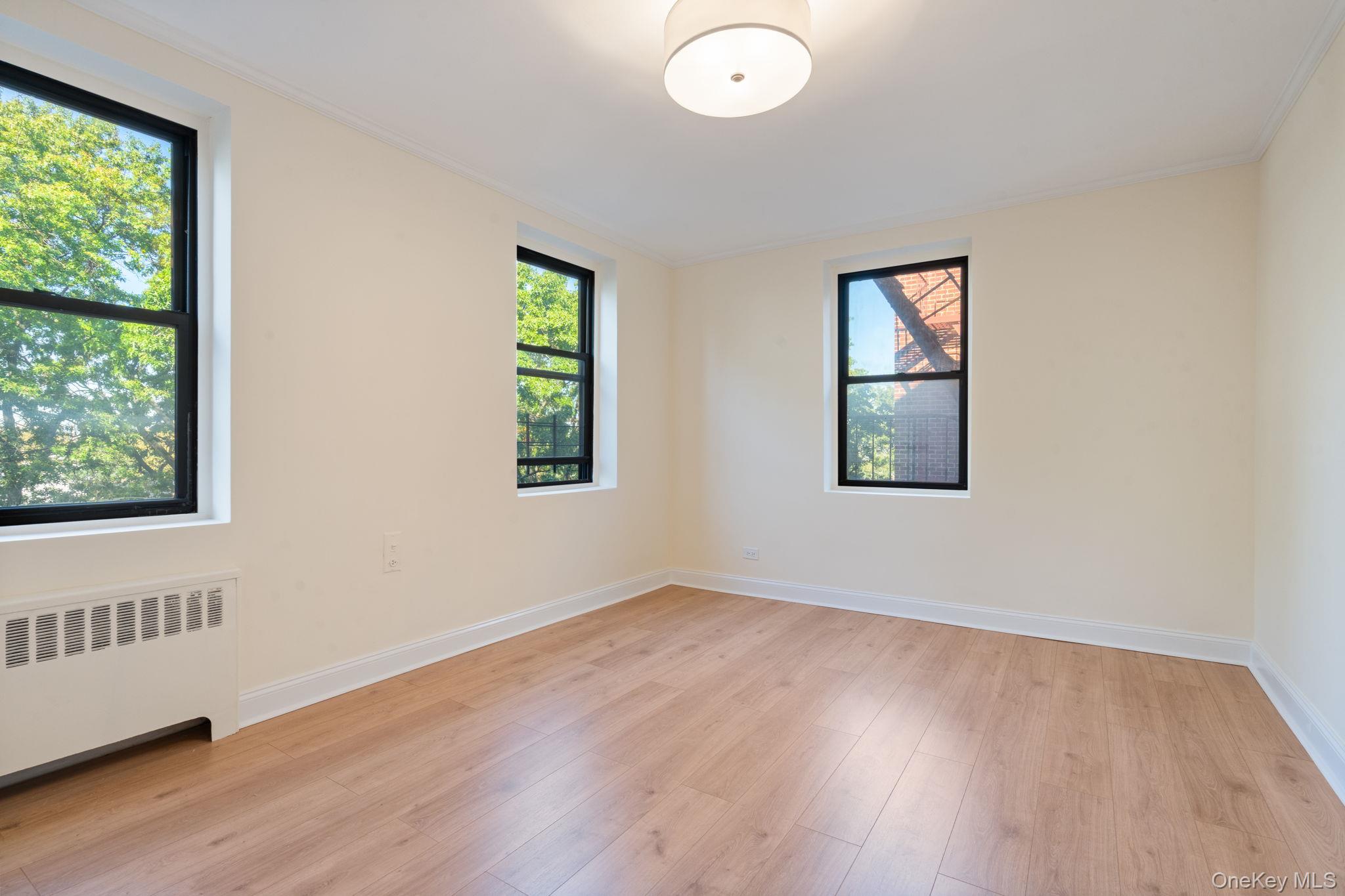 #17 photo, 32-25 88 St., クイーンズ区 East Elmhurst , NY 11369