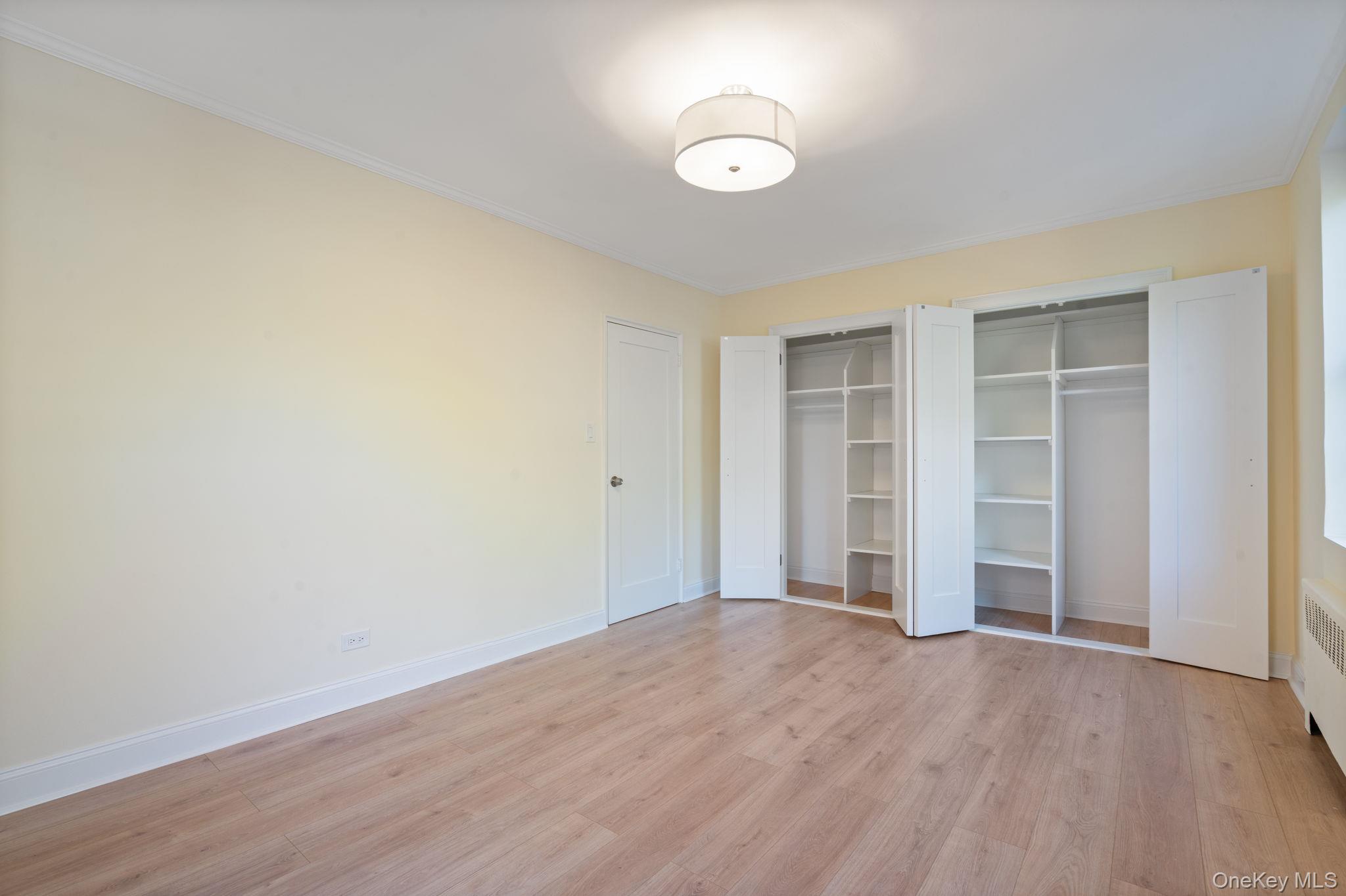 #20 photo, 32-25 88 St., クイーンズ区 East Elmhurst , NY 11369