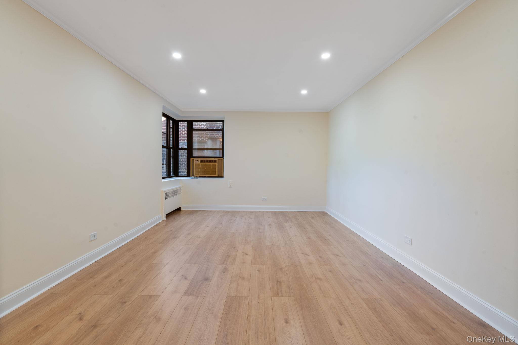 #4 photo, 32-25 88 St., クイーンズ区 East Elmhurst , NY 11369