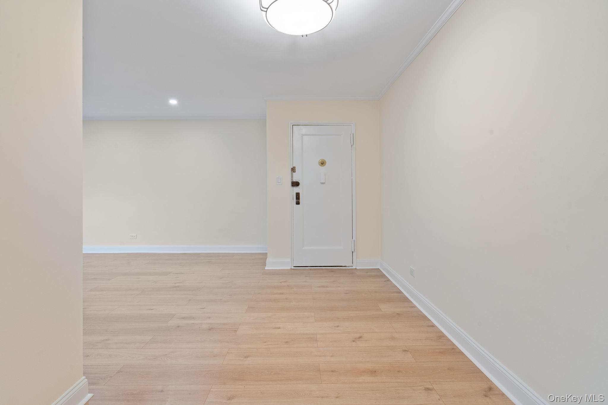 #9 photo, 32-25 88 St., クイーンズ区 East Elmhurst , NY 11369