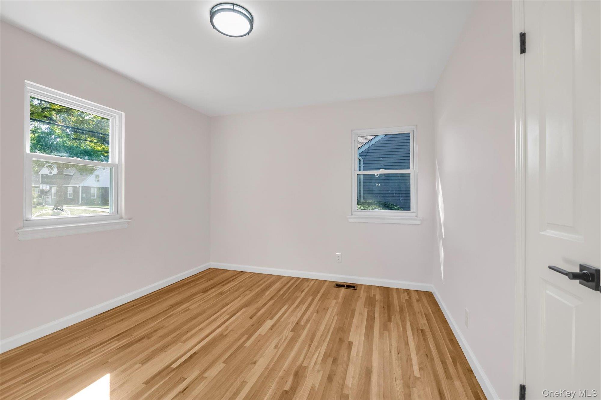 #10 photo, 1594 Union Avenue, ナッソー郡 Hewlett , NY 11557