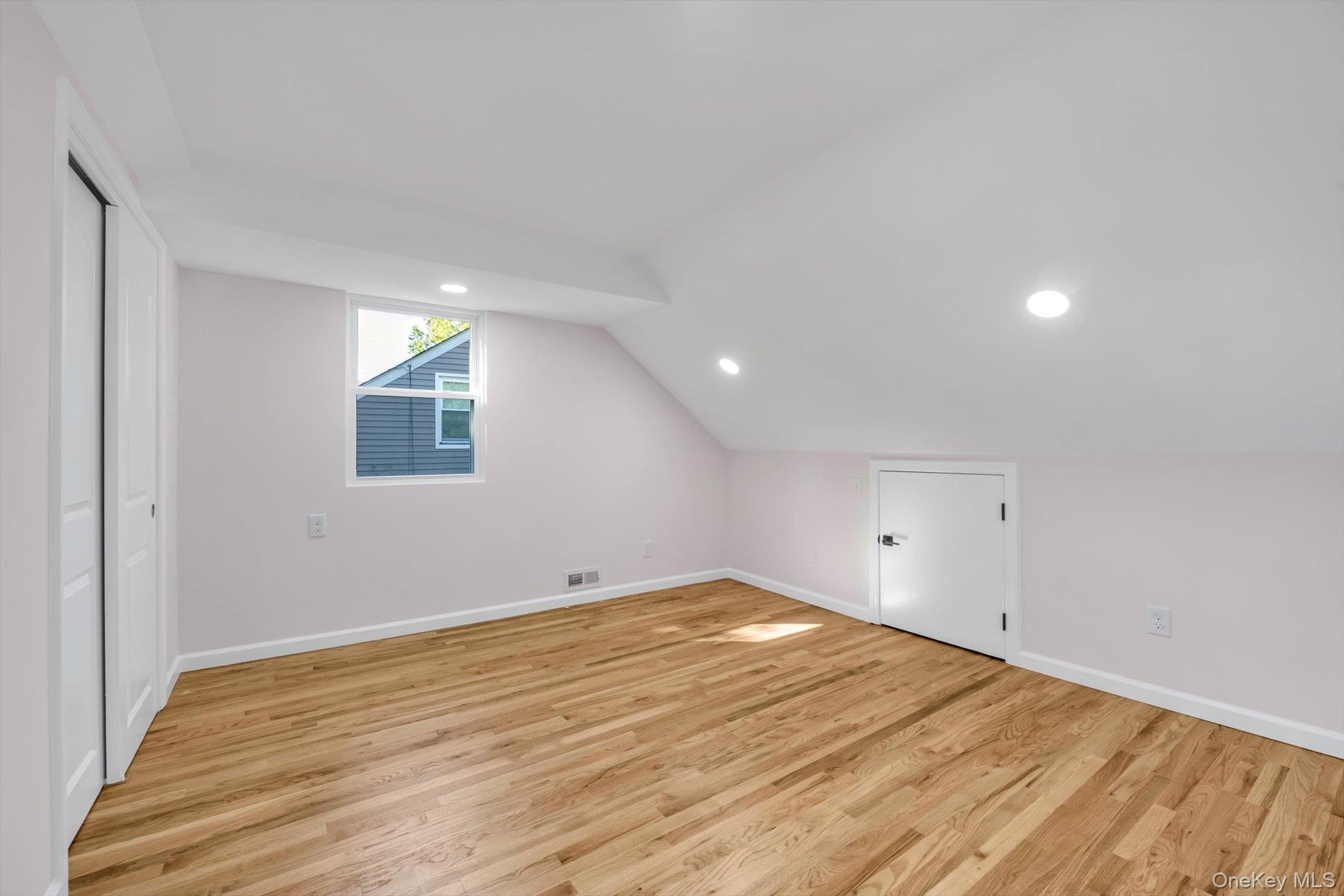 #14 photo, 1594 Union Avenue, ナッソー郡 Hewlett , NY 11557