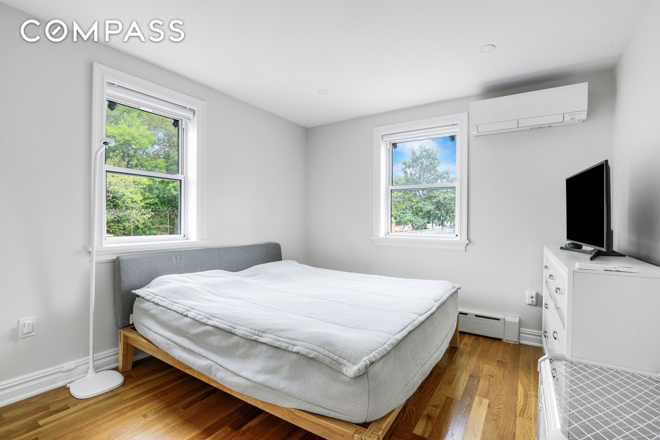 #4 photo, Queens, Queens , NY 11105