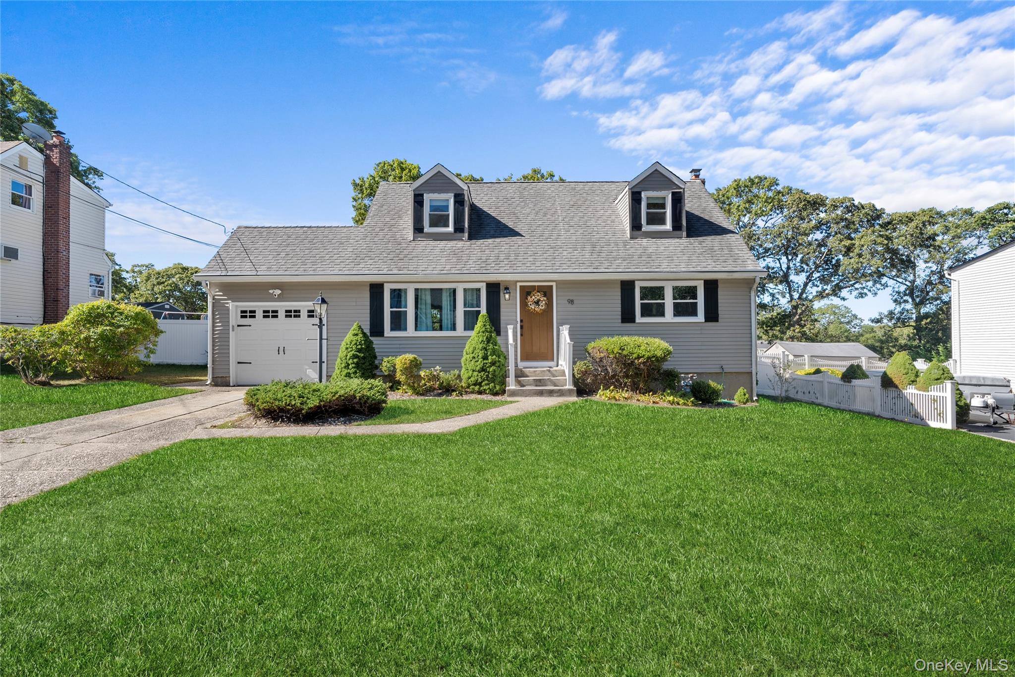 #1 photo, 98 Paula Boulevard, サフォーク郡 Selden , NY 11784