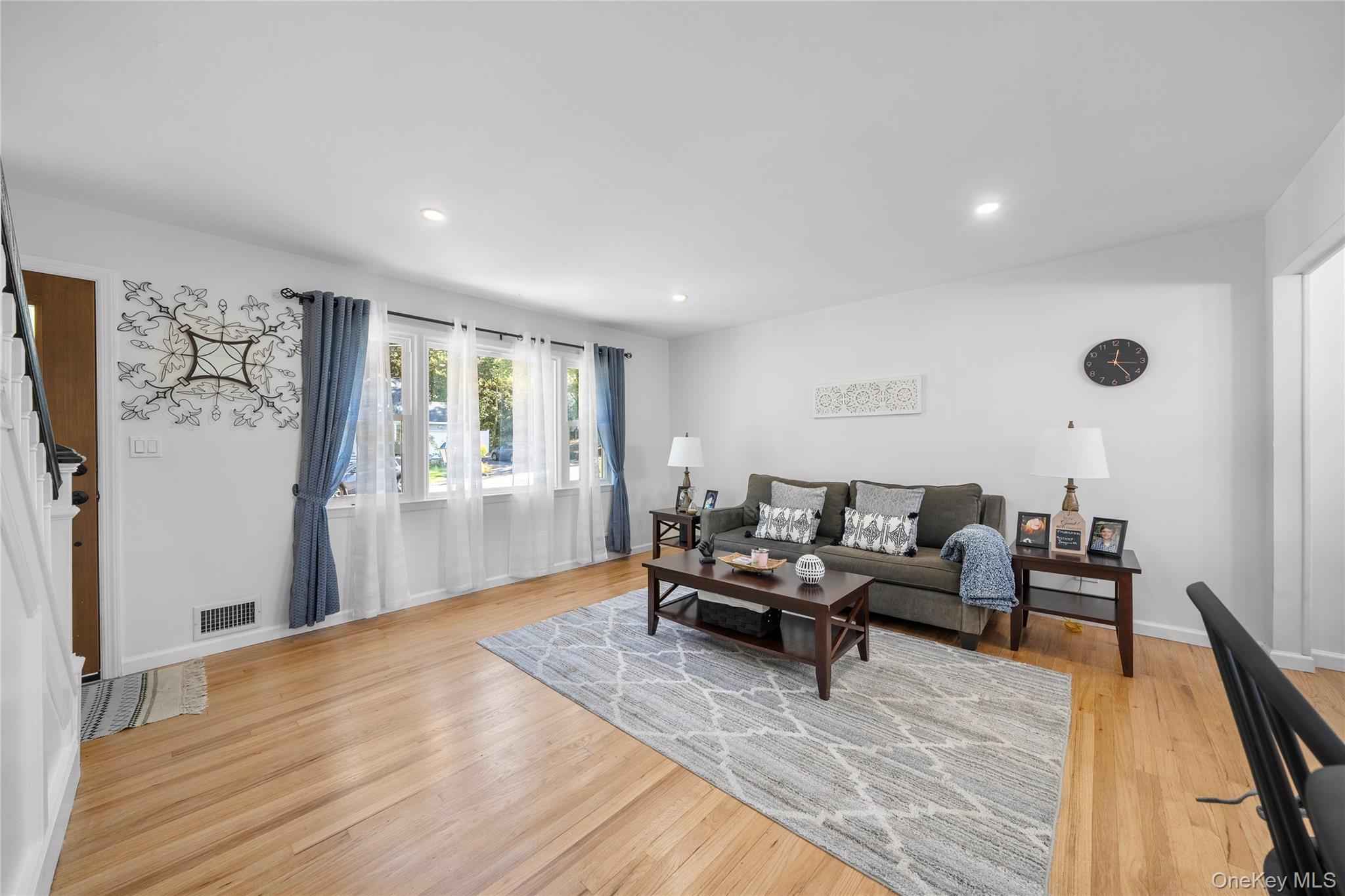 #16 photo, 98 Paula Boulevard, サフォーク郡 Selden , NY 11784