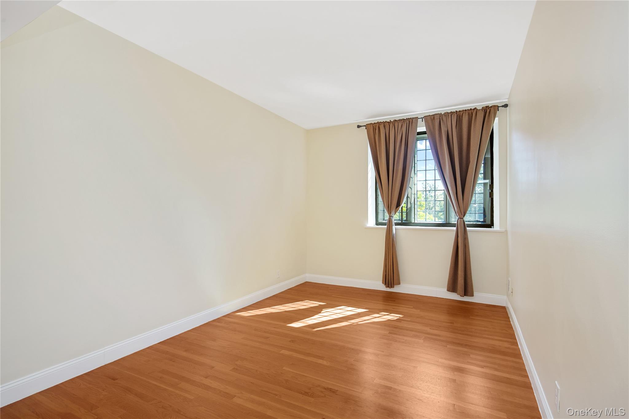 #11 photo, 206 Chateau Rive, Peekskill , NY 10566