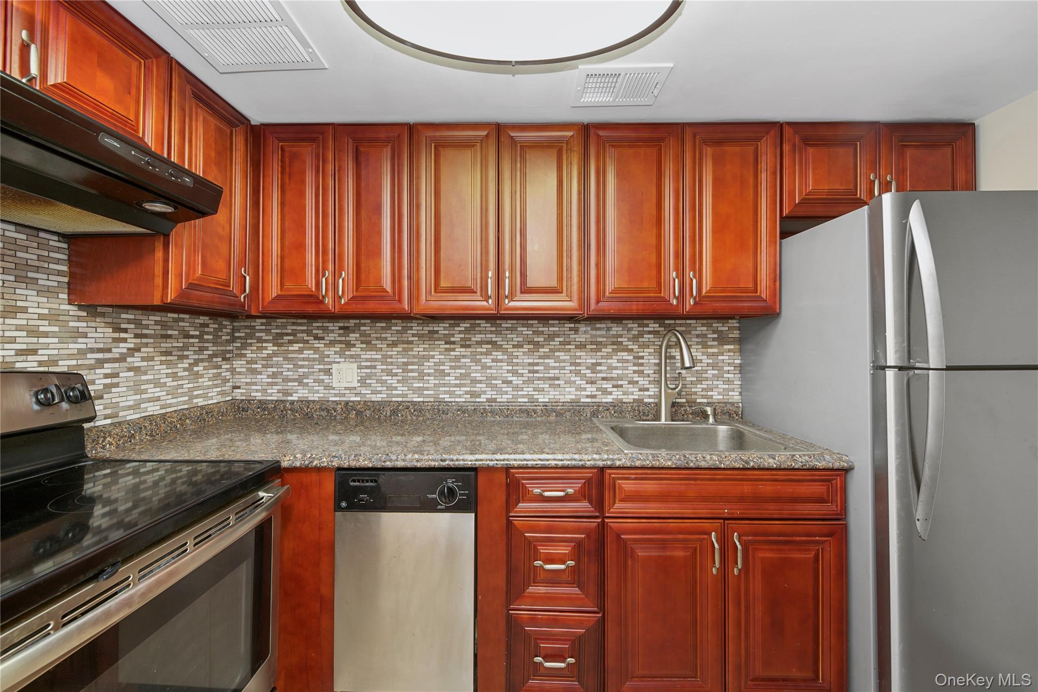 #12 photo, 305 Chateau Rive Street, Peekskill , NY 10566