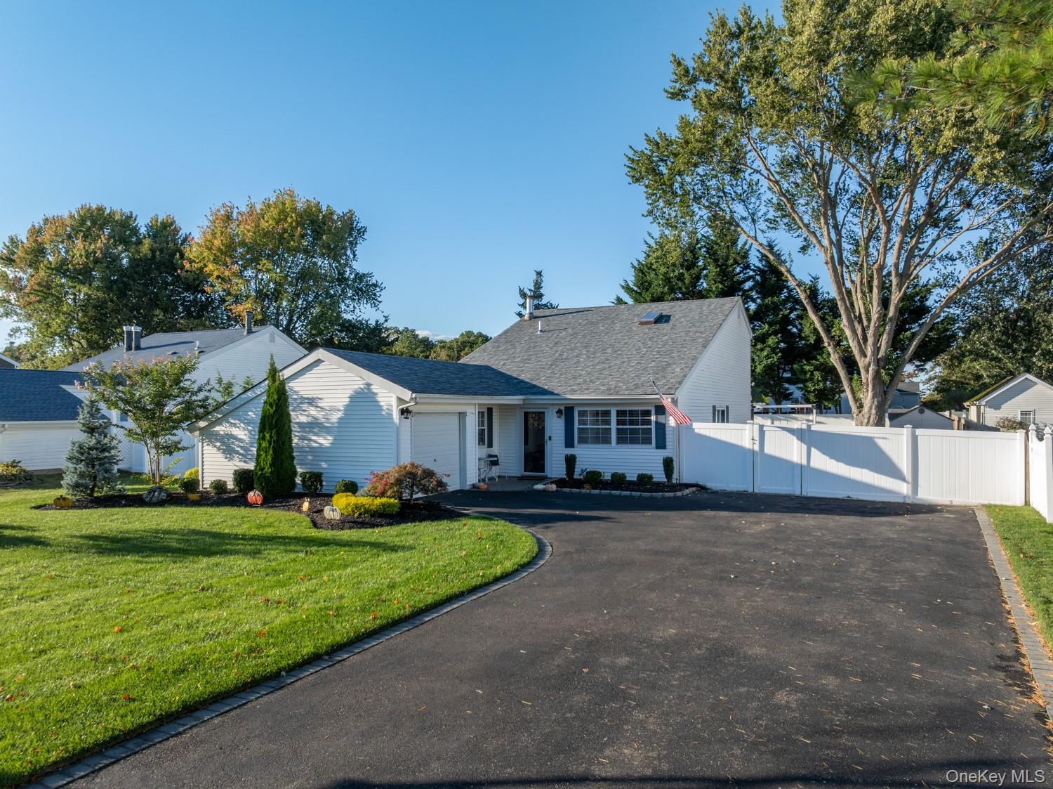 #1 photo, 19 Carson Lane, サフォーク郡 Medford , NY 11763