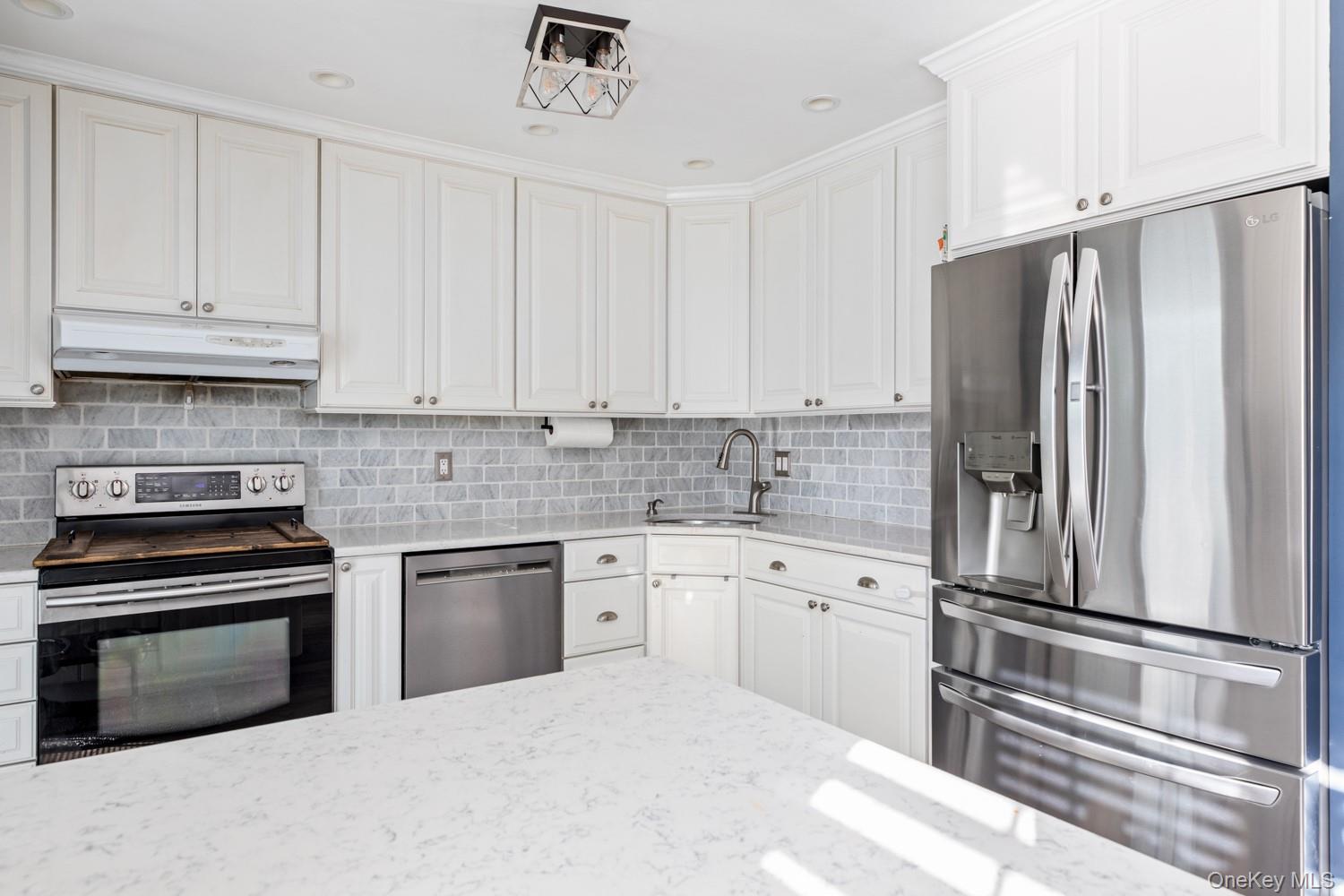 #11 photo, 19 Carson Lane, サフォーク郡 Medford , NY 11763