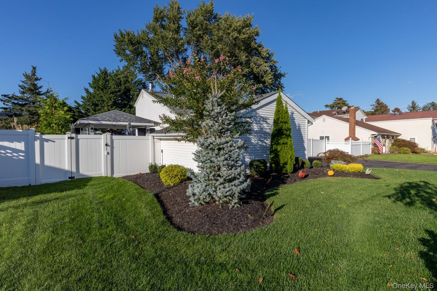 #3 photo, 19 Carson Lane, サフォーク郡 Medford , NY 11763