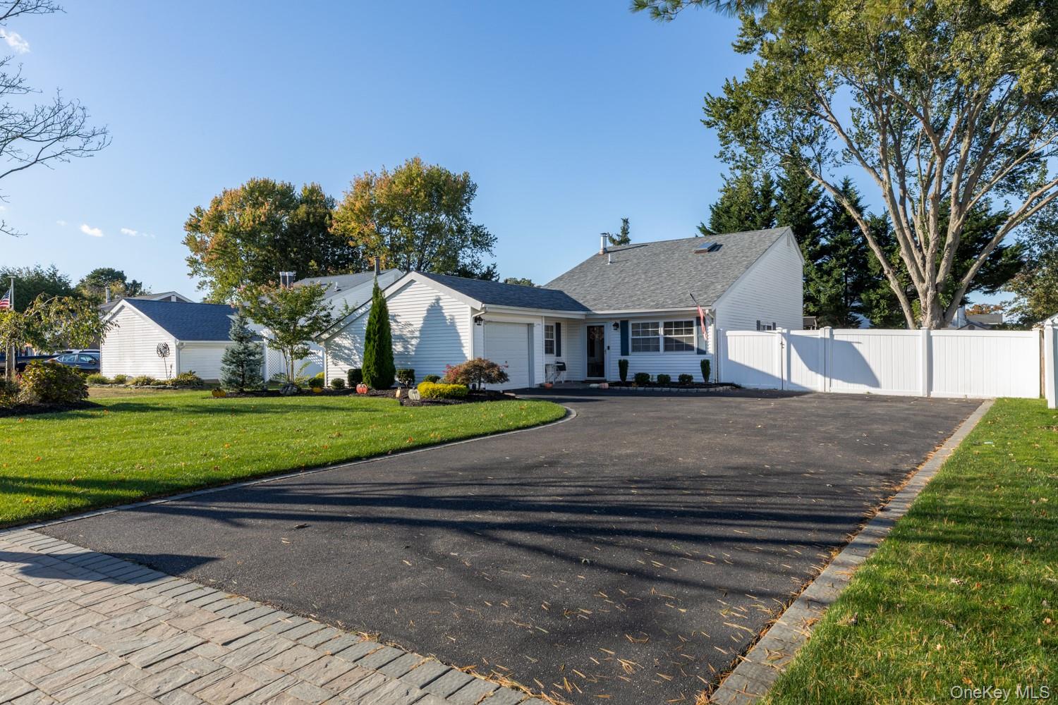 #4 photo, 19 Carson Lane, サフォーク郡 Medford , NY 11763