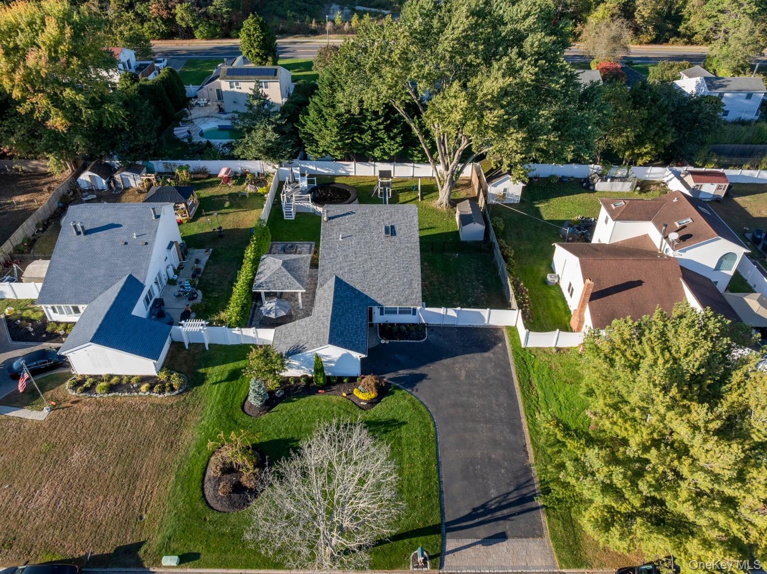 #5 photo, 19 Carson Lane, サフォーク郡 Medford , NY 11763