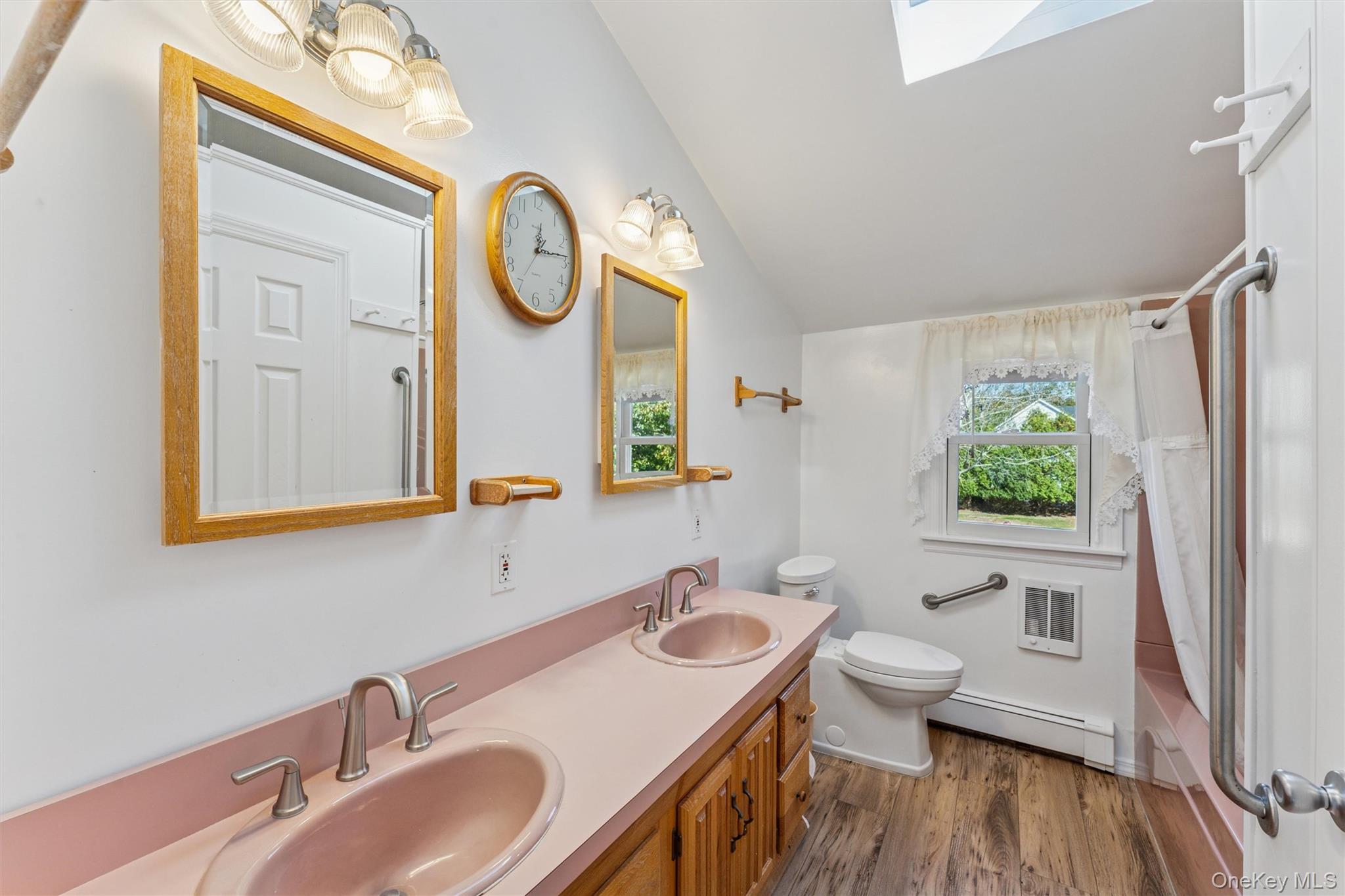 #11 photo, 15 Cedar Street, サフォーク郡 Center Moriches , NY 11934