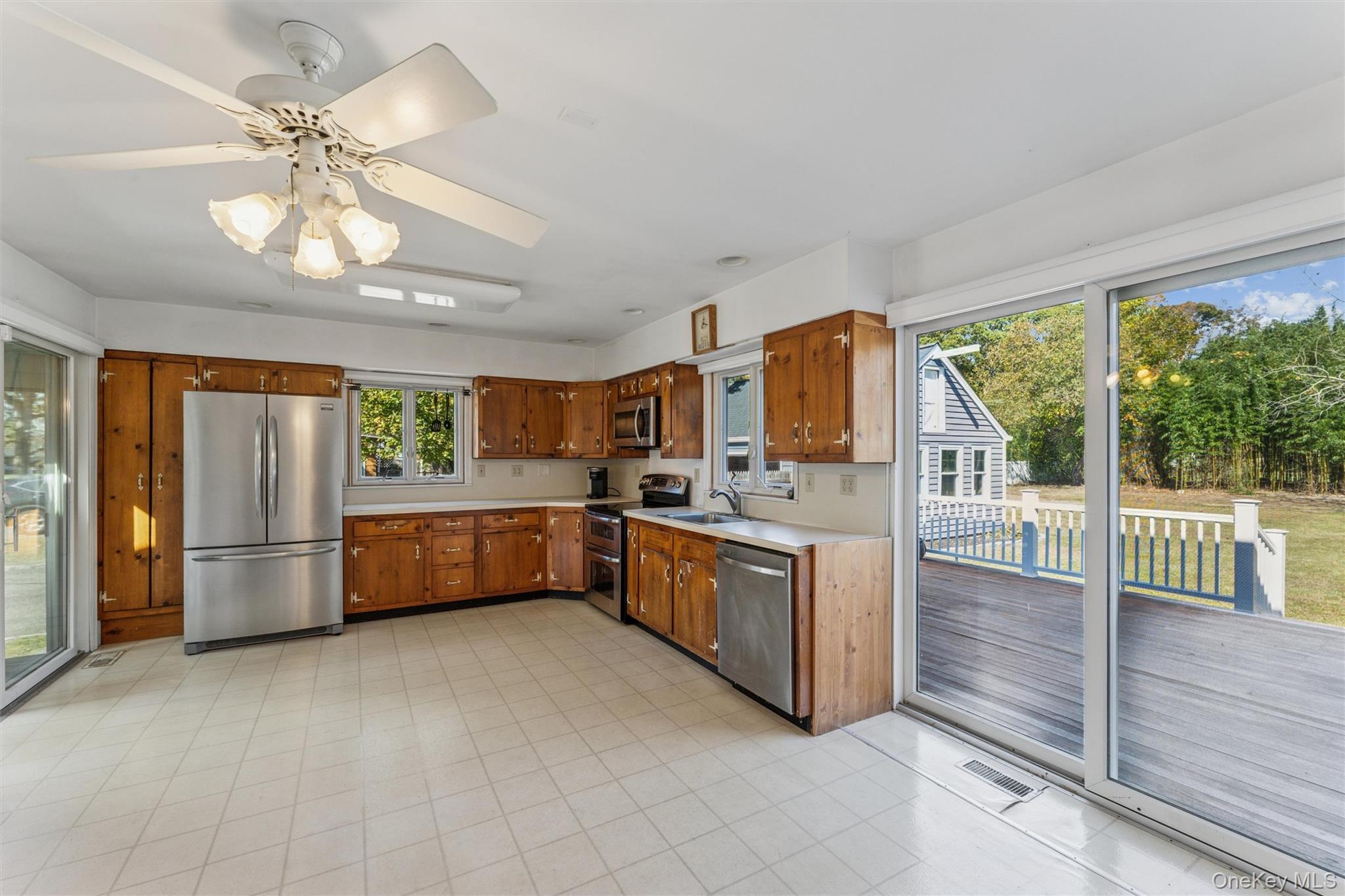 #5 photo, 15 Cedar Street, サフォーク郡 Center Moriches , NY 11934