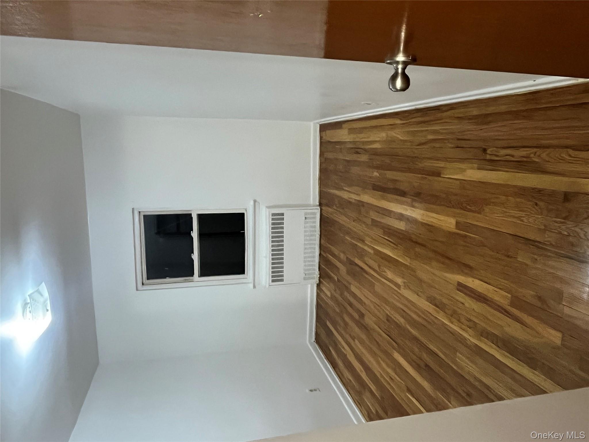 #8 photo, 8539 75th Street, クイーンズ区 Woodhaven , NY 11421