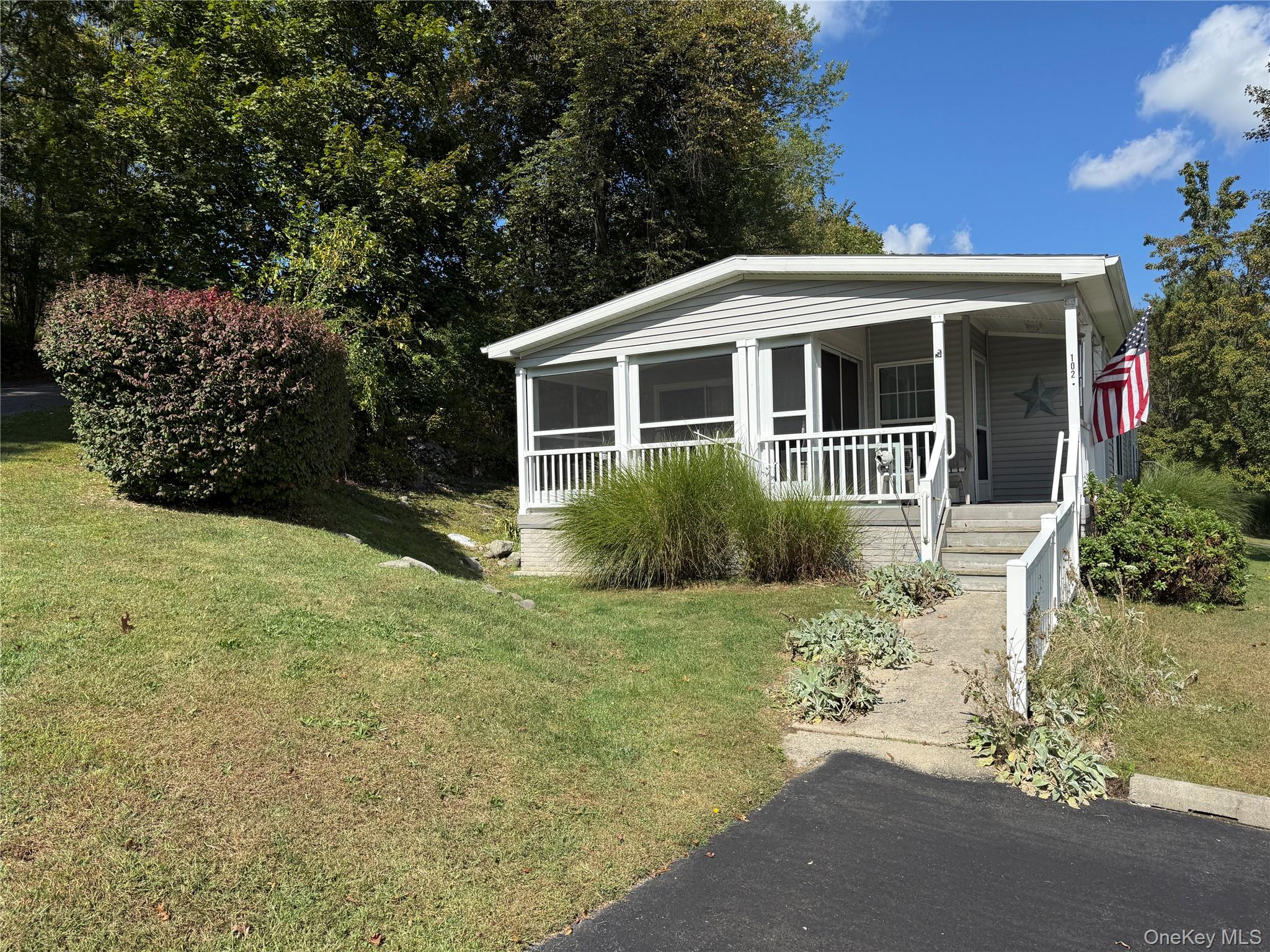 #1 photo, 102 Brittany Terrace, Rock Tavern , NY 12575