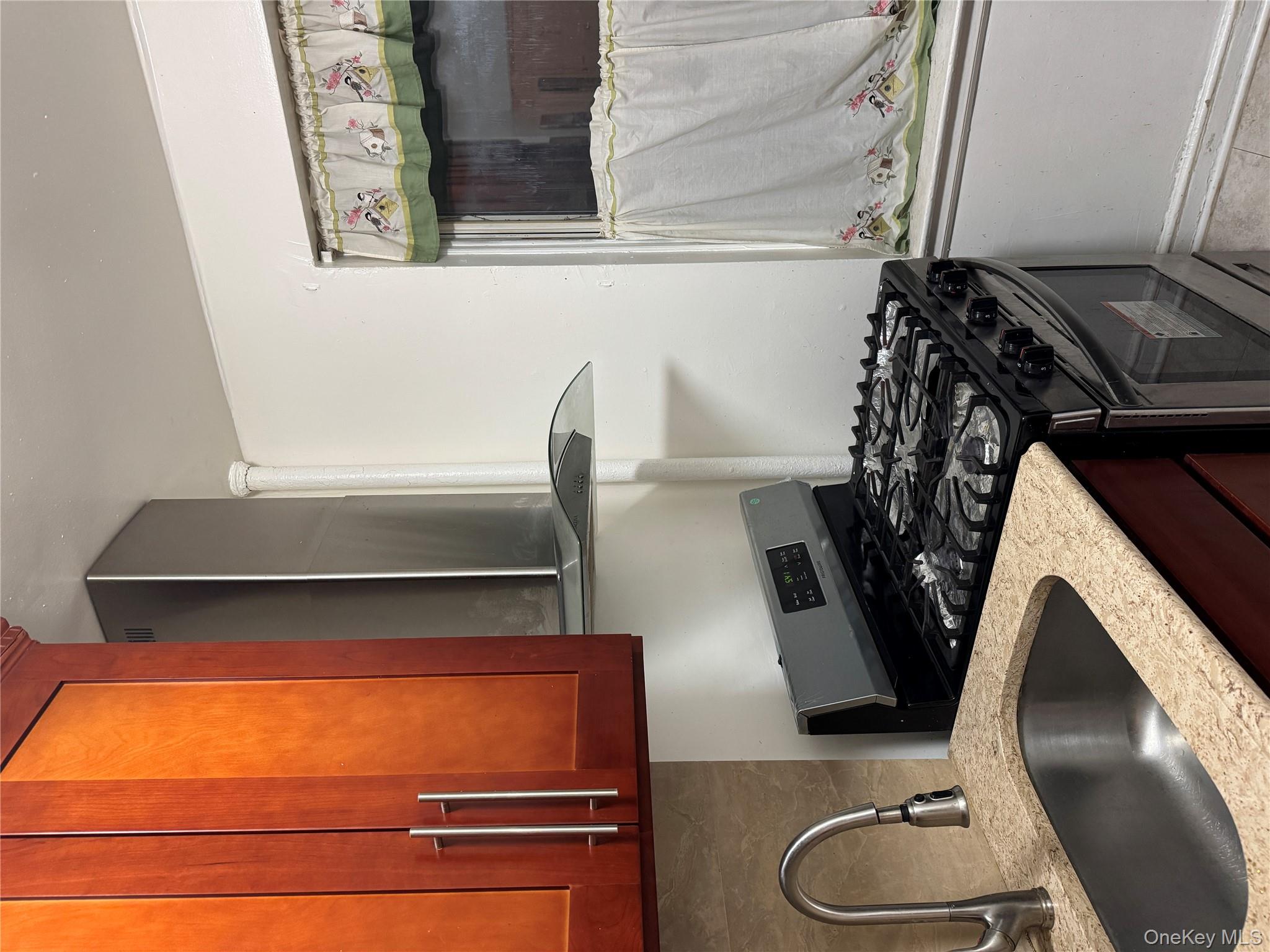 #4 photo, 141-17 78 Rd, クイーンズ区 Kew Garden Hills , NY 11367