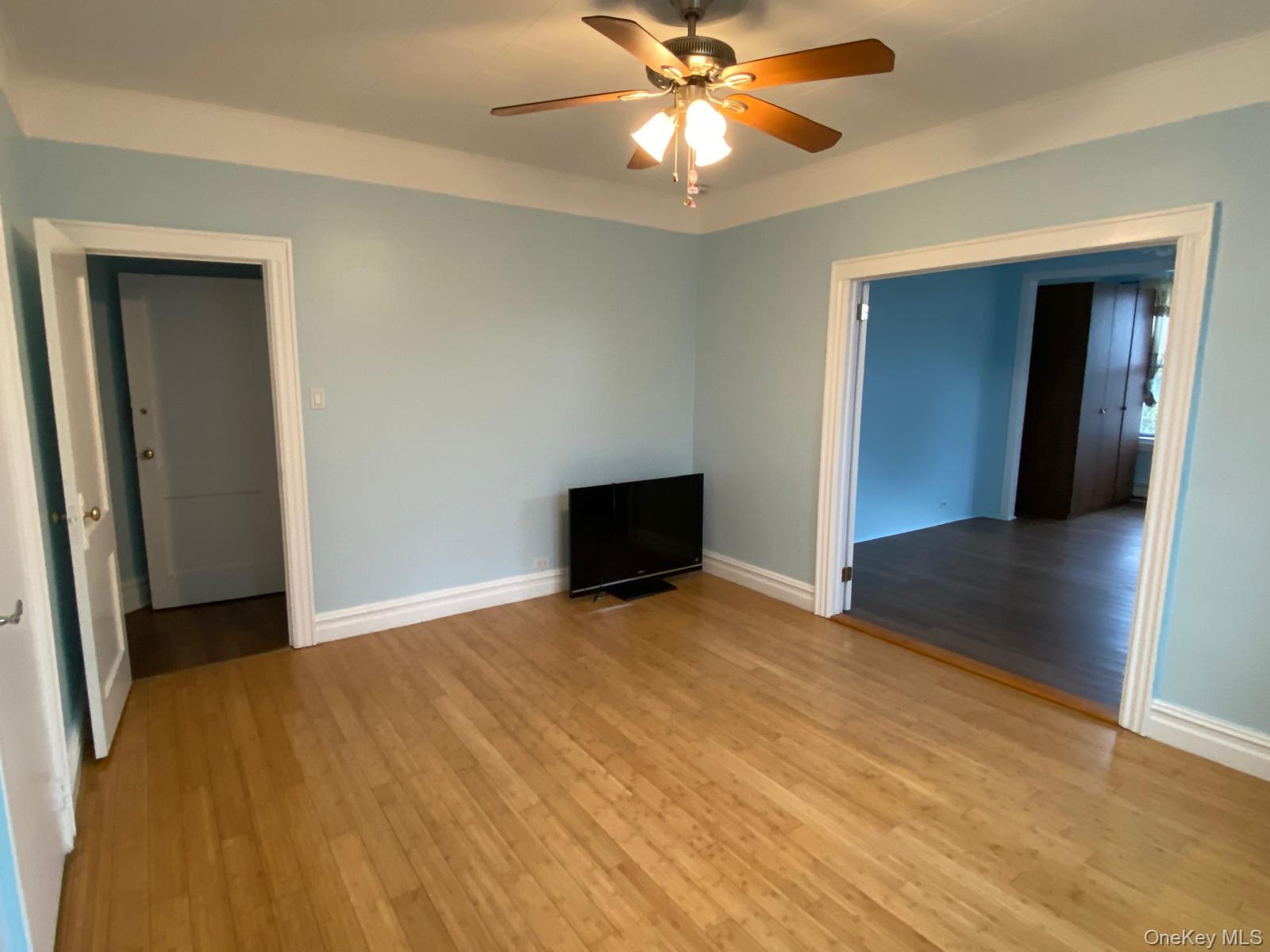 #5 photo, 69-46 Central Avenue, クイーンズ区 Ridgewood , NY 11385