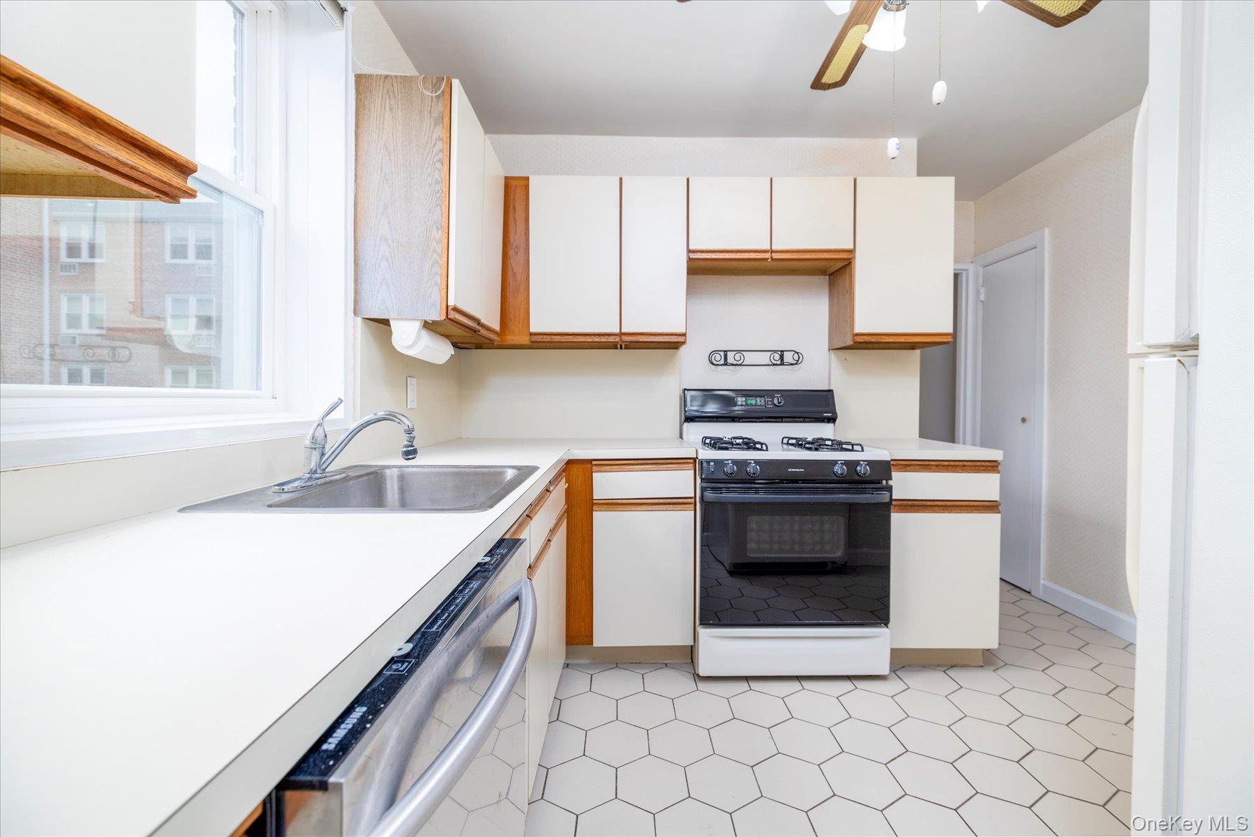 #7 photo, 280 Atlantic Avenue, ナッソー郡 East Rockaway , NY 11518