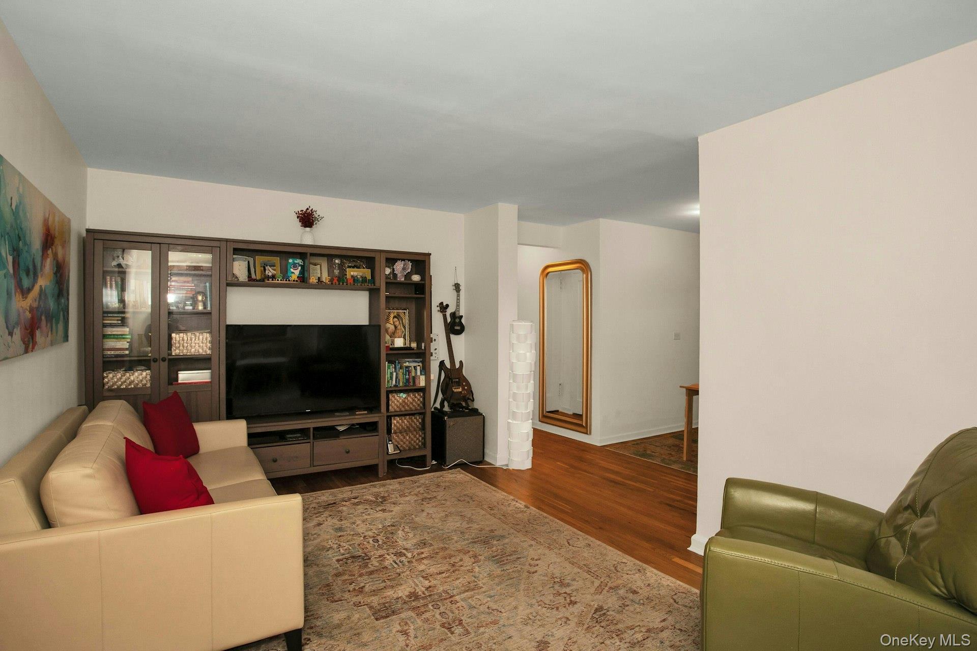 #3 photo, 34-49 81st Street, クイーンズ区 Jackson Heights , NY 11372