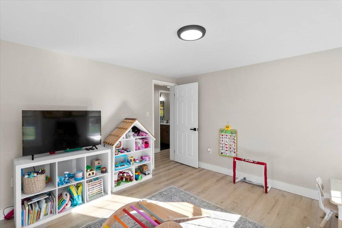 #23 photo, 11 Mountain View Way, Hoosick Falls , NY 12090