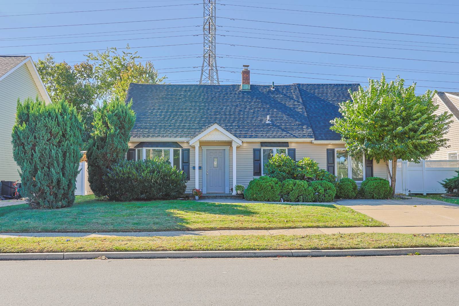 #2 photo, 84 Cornflower Rd, Levittown , NY 11756