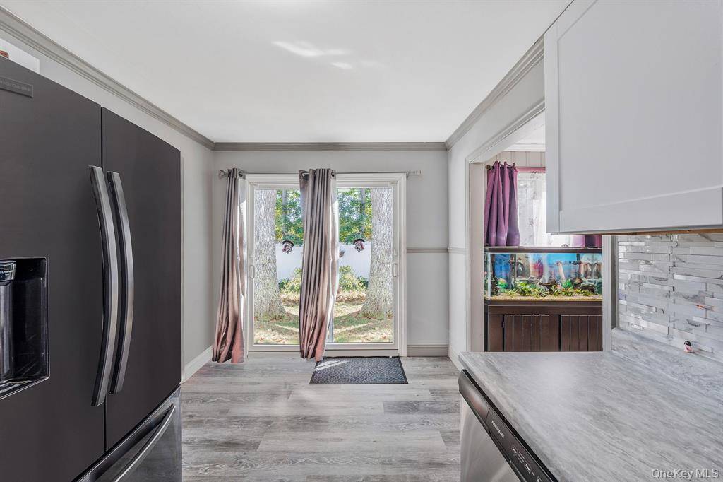 #13 photo, 32 Pine Tree St, サフォーク郡 Shirley , NY 11967