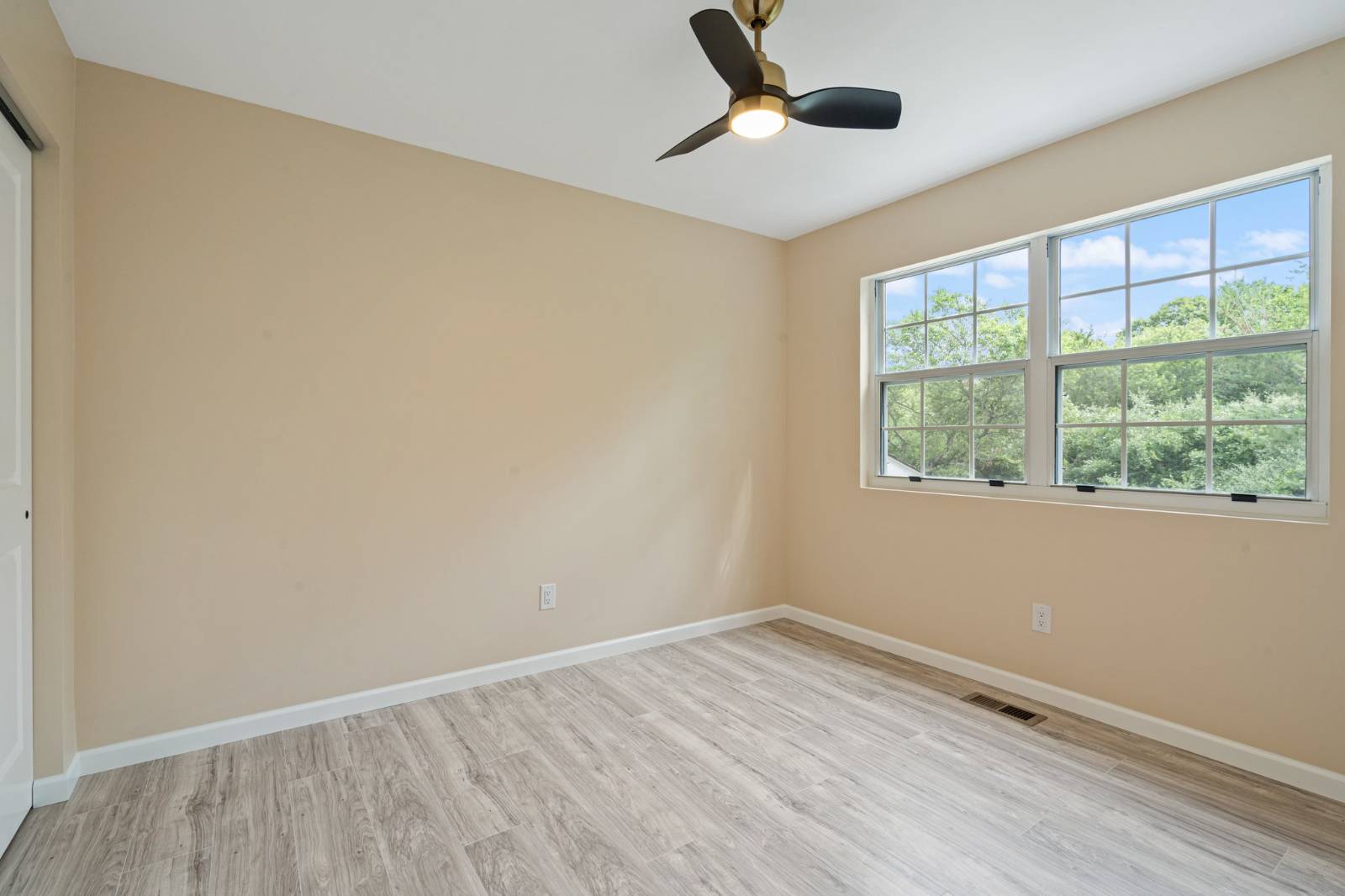 #16 photo, 6 Doe Path, サフォーク郡 Coram , NY 11727