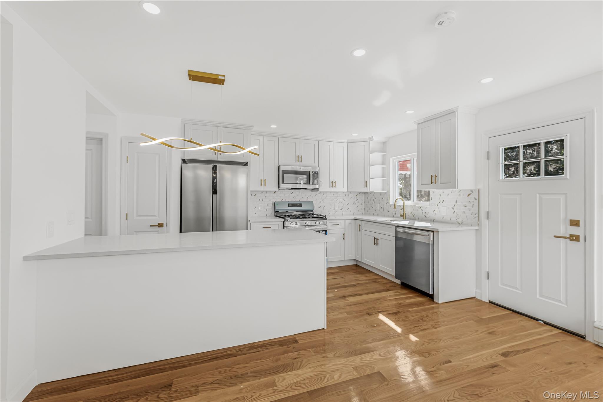 #2 photo, 3045 Grace Avenue, ブロンクス区 Bronx , NY 10469