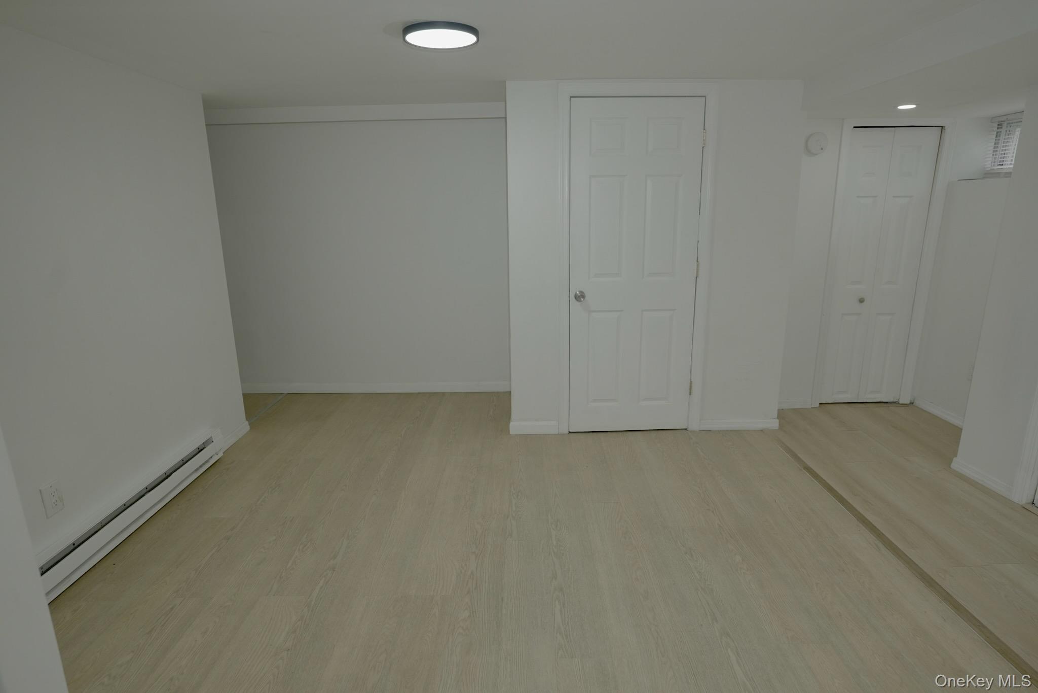 #1 photo, 61 Astor, ナッソー郡 Roosevelt , NY 11575