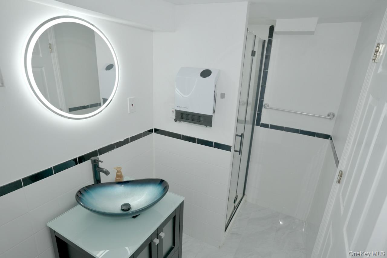 #10 photo, 61 Astor, ナッソー郡 Roosevelt , NY 11575