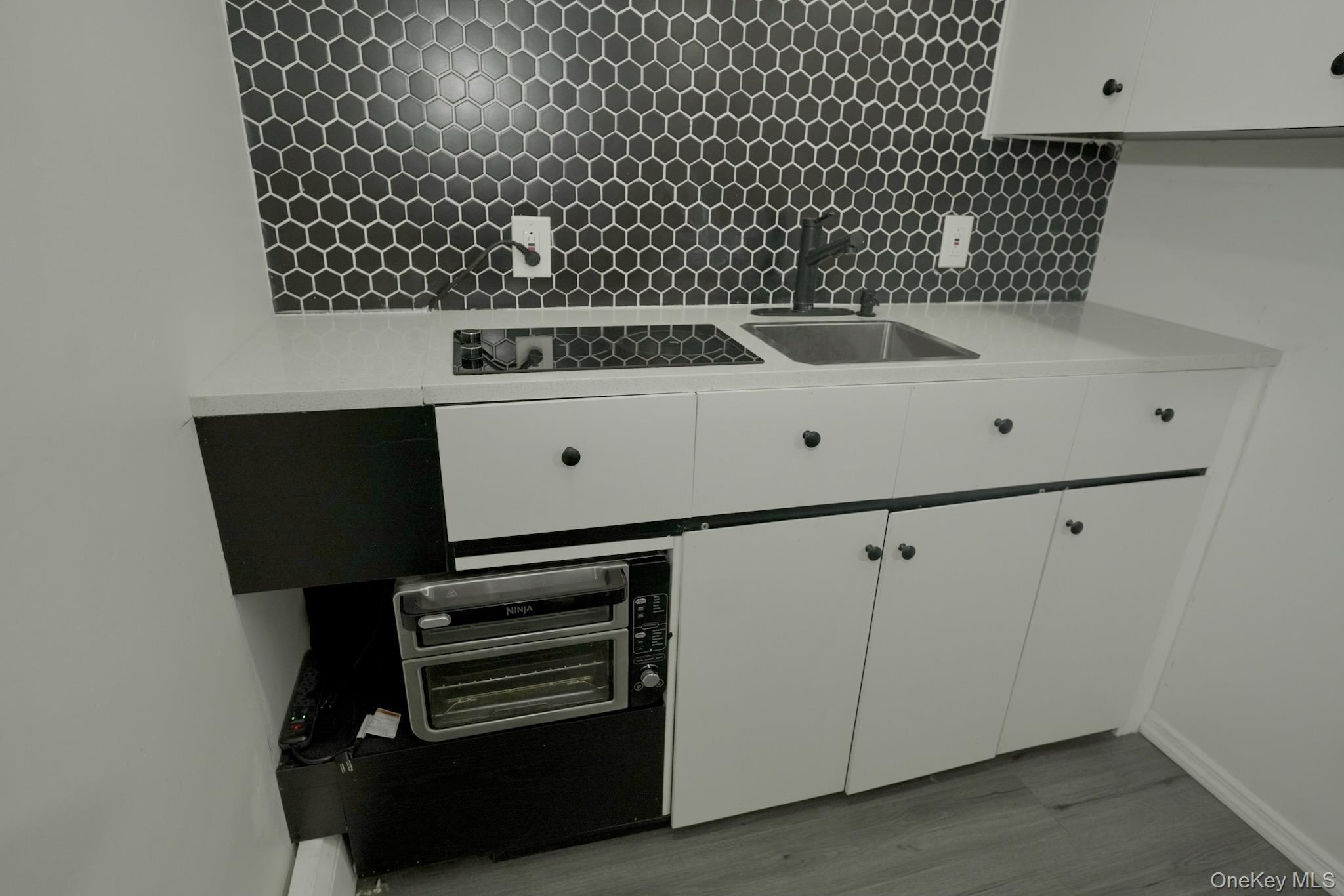 #6 photo, 61 Astor, ナッソー郡 Roosevelt , NY 11575