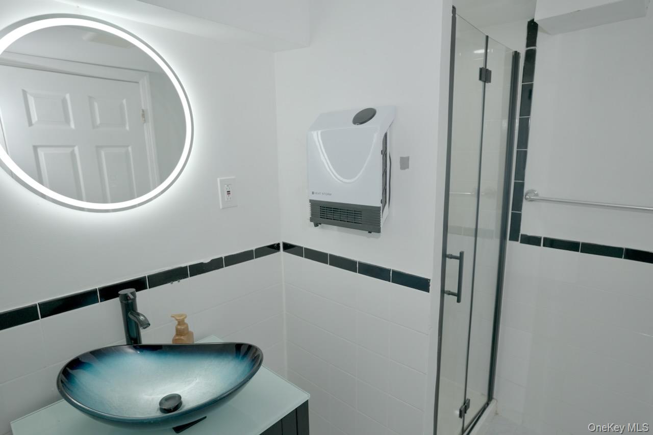 #9 photo, 61 Astor, ナッソー郡 Roosevelt , NY 11575