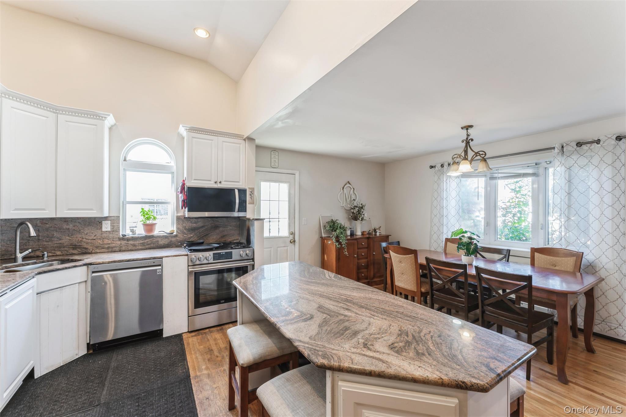 #7 photo, 3806 Windsor Drive, ナッソー郡 Bethpage , NY 11714