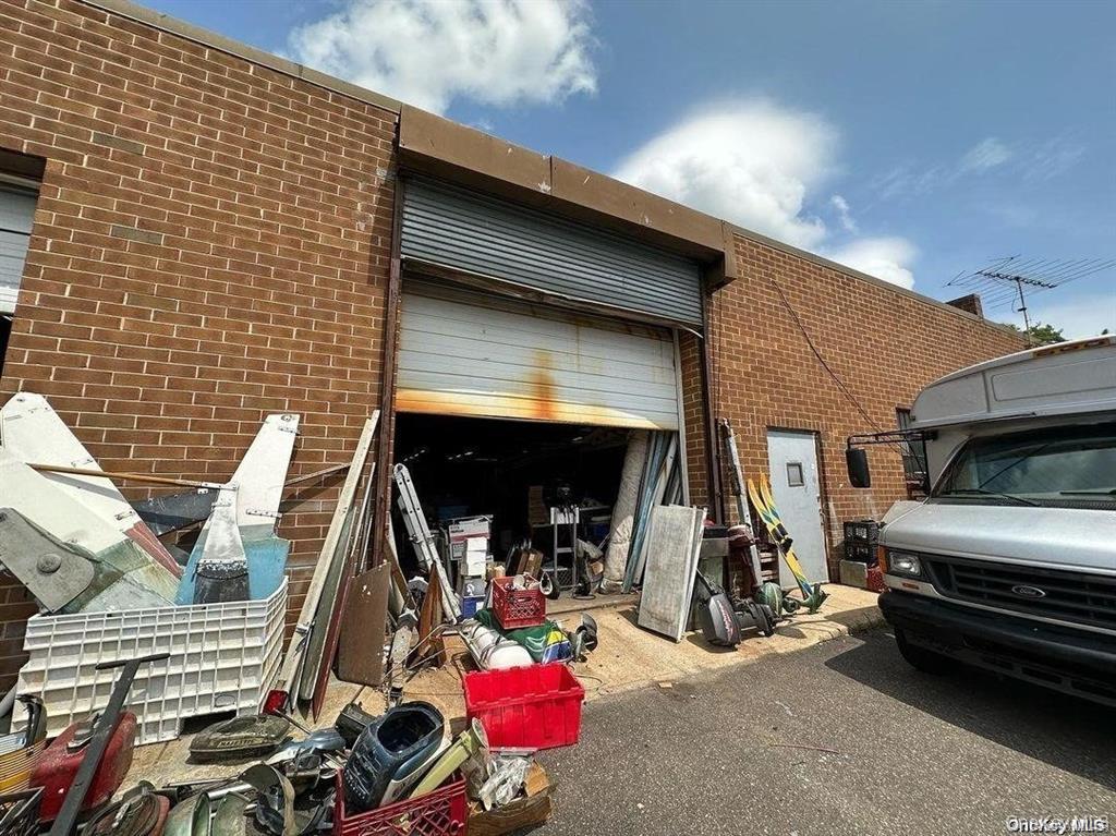 #14 photo, 30-B Carlough Road, サフォーク郡 Bohemia , NY 11716