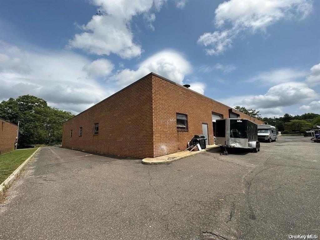 #16 photo, 30-B Carlough Road, サフォーク郡 Bohemia , NY 11716