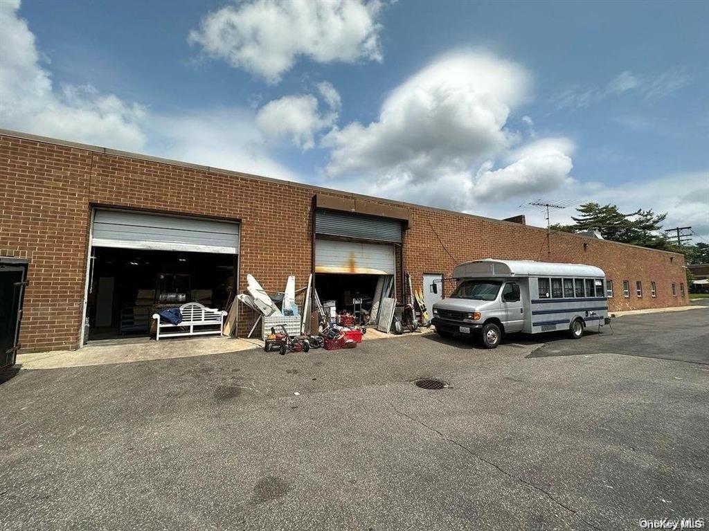 #17 photo, 30-B Carlough Road, サフォーク郡 Bohemia , NY 11716