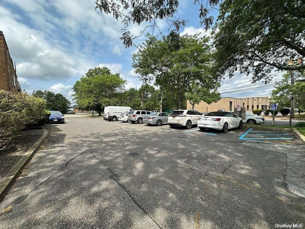 #18 photo, 30-B Carlough Road, サフォーク郡 Bohemia , NY 11716