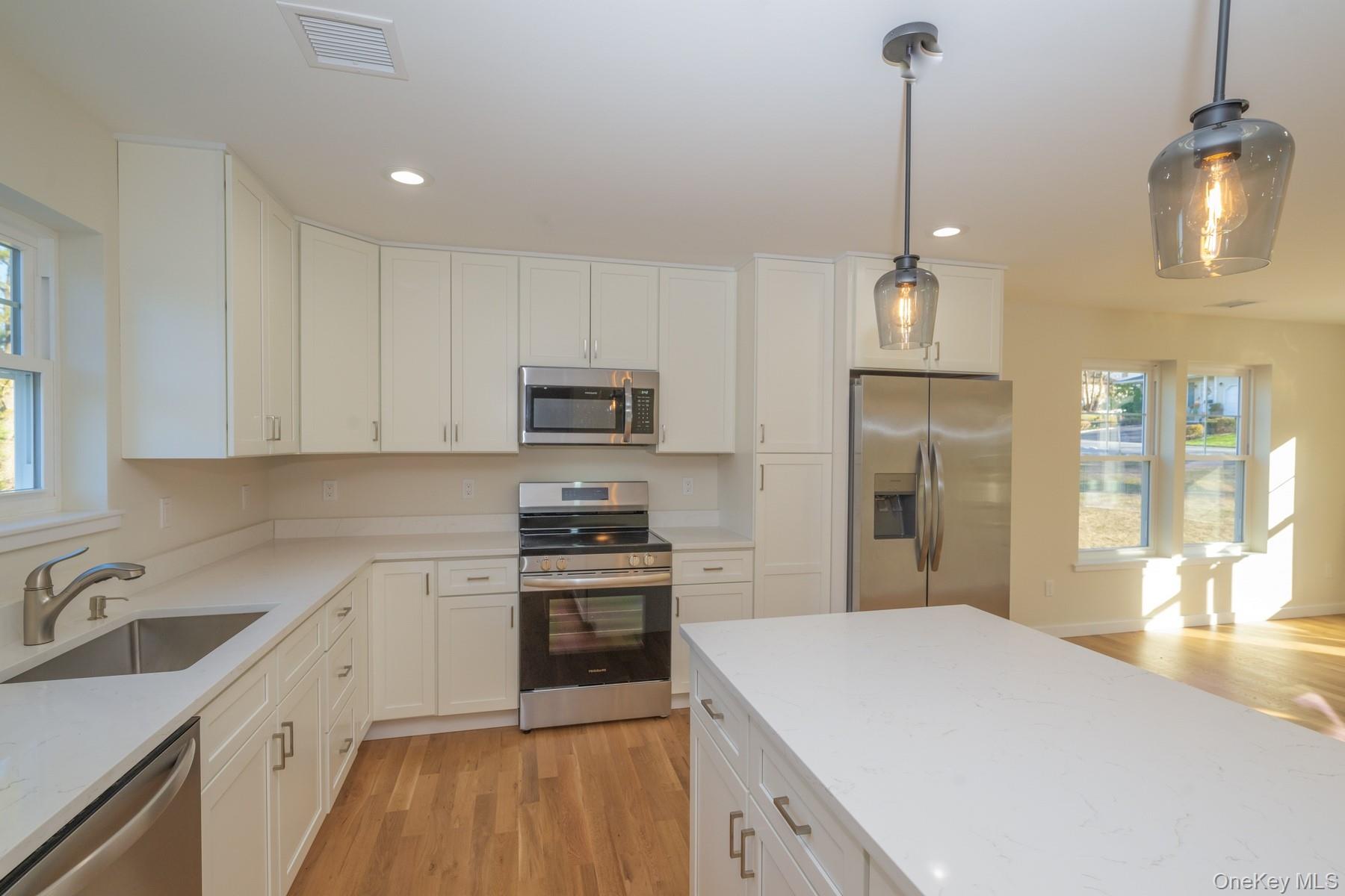 #2 photo, 4 Forest Avenue, サフォーク郡 Port Jefferson Station , NY 11776